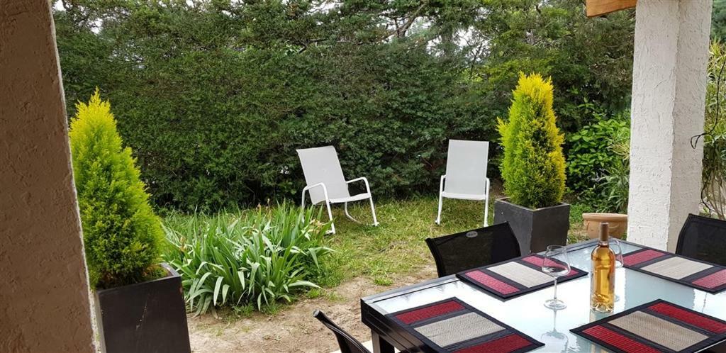 Villa T3 A 10' De Cassis - Piscine Privee Et Cuisine D'Ete Exterieure Carnoux-en-Provence Eksteriør bilde