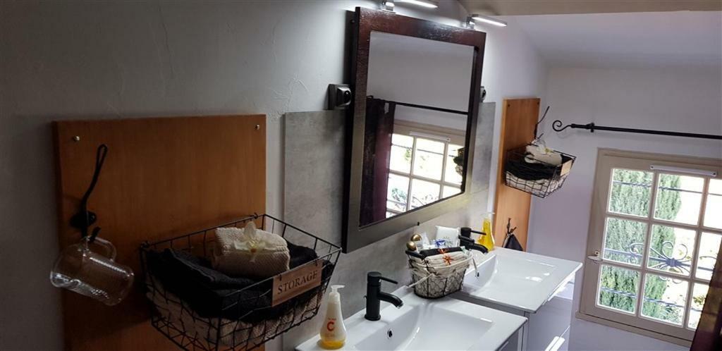 Villa T3 A 10' De Cassis - Piscine Privee Et Cuisine D'Ete Exterieure Carnoux-en-Provence Eksteriør bilde