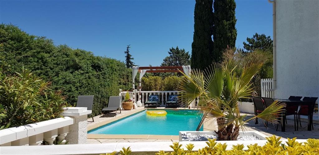 Villa T3 A 10' De Cassis - Piscine Privee Et Cuisine D'Ete Exterieure Carnoux-en-Provence Eksteriør bilde